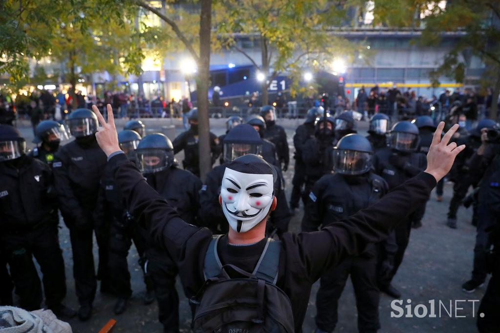 Policija nad protestnike v Frankfurtu