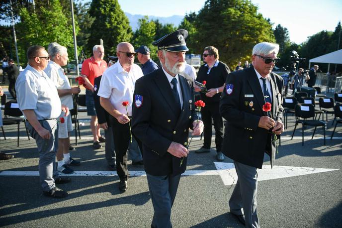 Osrednja slovesnost ob dnevu policije in 30-letnici njenega delovanja v | Ob dnevu policije in 30-letnici bojev je na Holmcu zvečer potekala slovesnost, na kateri so govorniki predsednik republike Borut Pahor, minister Aleš Hojs in generalni direktor policije Anton Olaj poudarili pomen in dosežke policije ter izzive, ki jo čakajo v prihodnje. | Foto Nebojša Tejić/STA