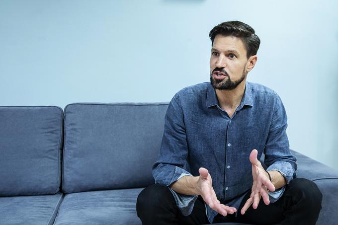 "Ženske so čustveno, socialno, mentalno in seksualno močnejše od moškega ter ekonomsko neodvisne od njega. Moški vedno bolj spoznavajo, da s starim načinom vladanja nimajo več možnosti pri osvajanju nasprotnega spola." | Foto: Ana Kovač