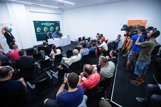 Veliko zanimanje na novinarski konferenci ga je presenetilo. | Foto: Grega Valančič/Sportida