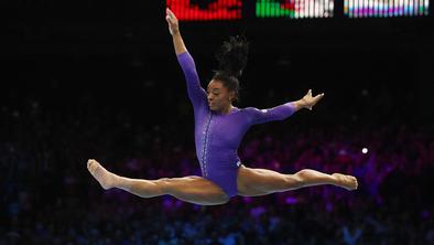 Simone Biles do štirih naslovov