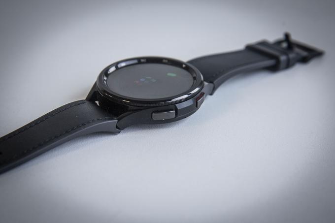 Tipki na desni strani pametnega telefona Samsung Galaxy Watch6 Classic | Foto: Bojan Puhek