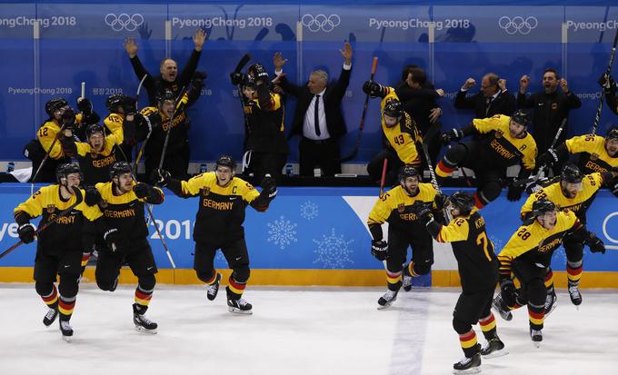 Veliko slavje Nemcev - po letu 1976 so spet med najboljšimi štirimi reprezentancami na OI. Sploh prvič, odkar olimpijski turnir poteka v tem formatu, so se prebili do polfinala. | Foto: Reuters