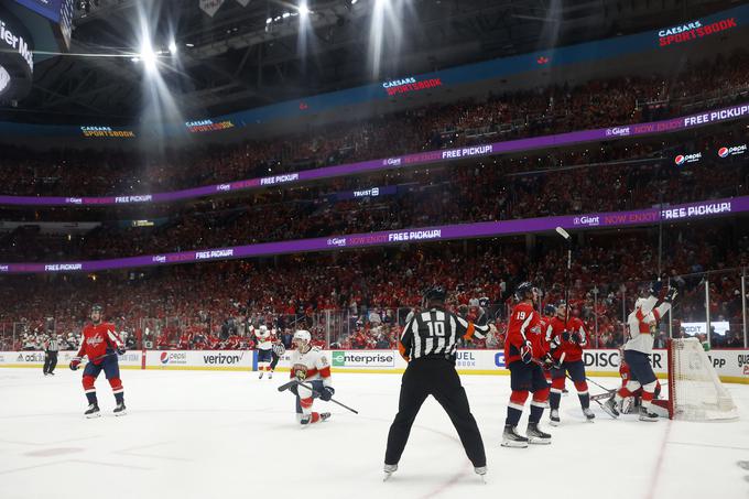 Carter Verhaeghe je v podaljšku zadel za zmago Floride in izenačenje serije. | Foto: Reuters