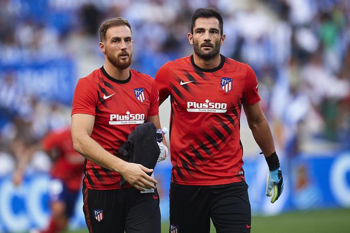 Jan Oblak, Adan | Po udarcu v glavo, ki ga je prejel, je moral Jan Oblak predčasno z igrišča. Med vratnicama Atletica ga je zamenjal Adan. | Foto Getty Images