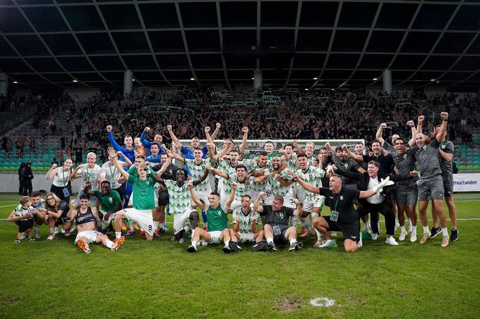 Nogometaši Olimpije so zgodovinsko zmago nad Rijeko (5:0), po kateri so si še drugič zapored zagotovili dolgo evropsko jesen, proslavljali dolgo v noč. | Foto: Filip Barbalić/www.alesfevzer.com