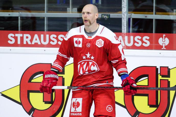 EC KAC Leksands liga prvakov, Andrej Tavželj | Izkušeni slovenski branilec Andrej Tavželj je priložnost za igranje v prvi članski ekipi Celovca dobro izkoristil.  | Foto Guliverimage