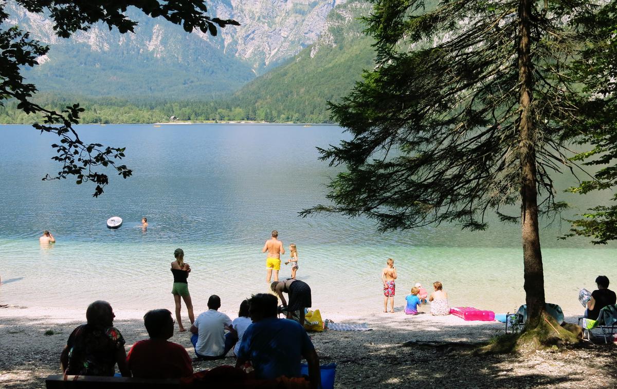 Bohinjsko jezero | Največja občina brez okužbe je med turisti zelo priljubljena občina Bohinj. | Foto Tinkara Zupan/STA