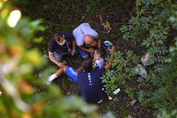 Remco Evenepoel | Sumljiva poteza ob poškodovanem Remcu Evenepoelu buri duhove. #video  | Foto Getty Images