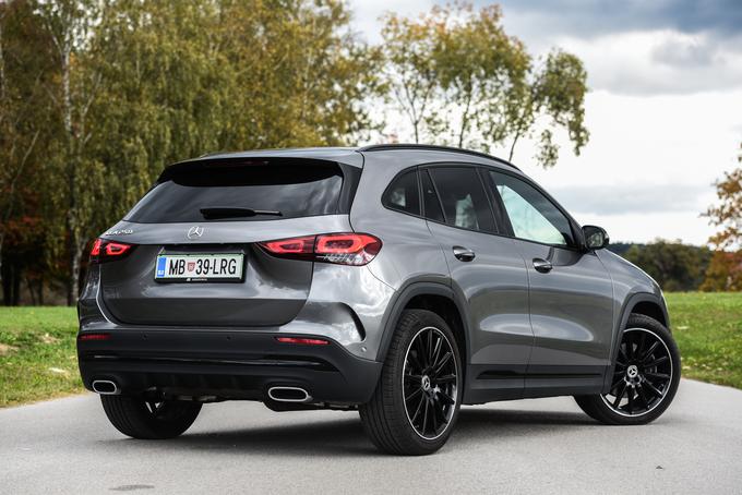 Mercedes GLA je zelo udoben in prostoren avtomobil, ki pa je primerljivo opremljen med vsemi občutno najdražji. | Foto: PRIMA