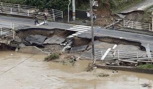 Poplave na Japonskem terjale 83 žrtev, deževje se še nadaljuje #foto