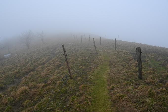 Razmere v gorah niso vedno idealne, nedavno sem imel na vršnem grebenu vidljivost enako nič. | Foto: Matej Podgoršek