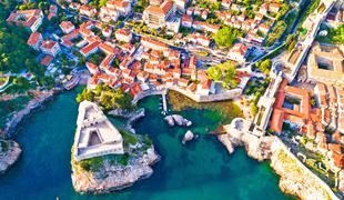 Priljubljena dubrovniška plaža zaprta zaradi onesnaženja s fekalijami