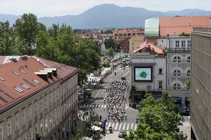 Utrinek vožnje karavane po ljubljanskih ulicah. | Foto: 