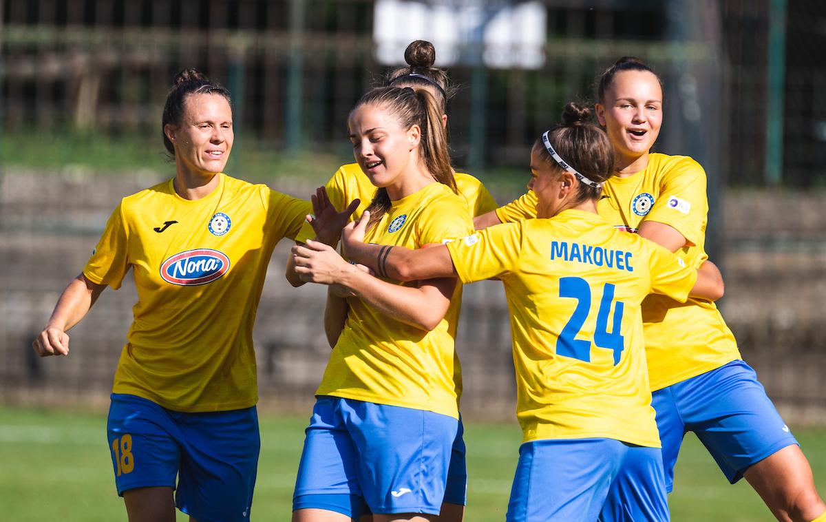 Pomurje Ženski Nogomet | Pomurke so se po šestih letih spet uvrstile med elito. | Foto Blaž Weindorfer/Sportida