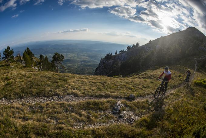 Vipavska dolina ponuja aktivnosti za kolesarje, pohodnike, jadralne padalce in ribiče.  | Foto: www.slovenia.info/sl