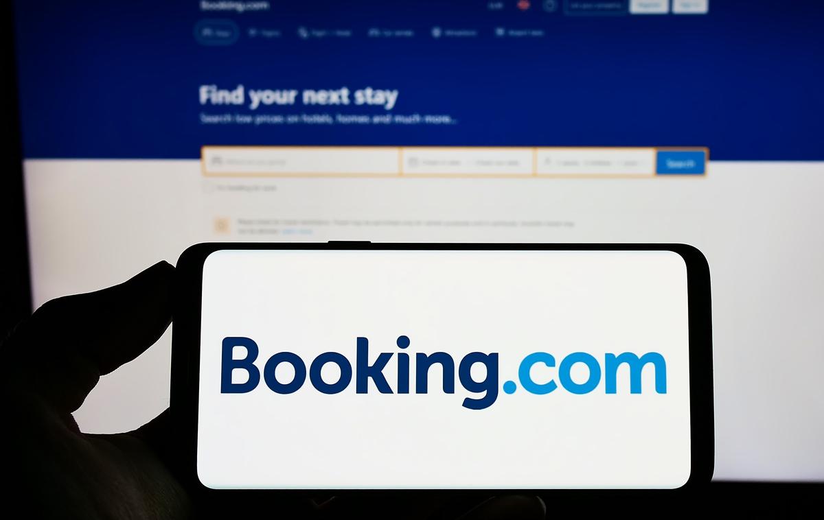 Booking.com | Booking.com je po podatkih analitičnega portala Similarweb najbolj obiskana med vsemi spletnimi stranmi s področja turizma. Analitični spletni portal Statista pa navaja podatek, da je imel Booking.com oktobra lani več kot 500 milijonov mesečnih obiskovalcev oziroma trikrat več od Tripadvisorja, ki je druga najbolj priljubljena turistična spletna destinacija. | Foto Shutterstock