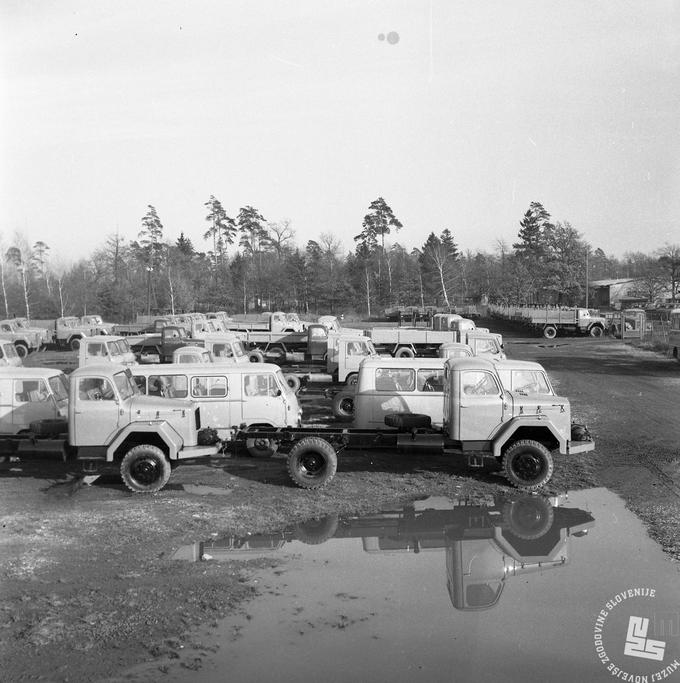 TAM je vozila med drugim prodajal v Bolgarijo, Egipt, Kongo, Gano, Zambijo, Turčijo, Indonezijo in Kolumbijo. (Novi obrat podjetja TAM, marec 1969. Foto Svetozar Busić, arhiv Muzej novejše zgodovine Slovenije) | Foto: 