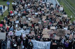 Poljska: protesti proti omejitvi splava ne pojenjajo