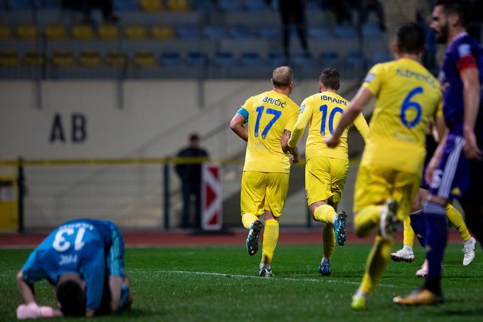 Domžale so v sredo proti Mariboru zapravile vodstvo z 2:0 in izpadle iz pokala. | Foto: Urban Urbanc/Sportida