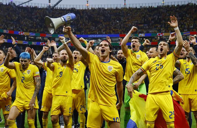 V izenačeni skupini E, kjer ni izstopala nobena ekipa, je prvo mesto osvojila Romunija. | Foto: Reuters