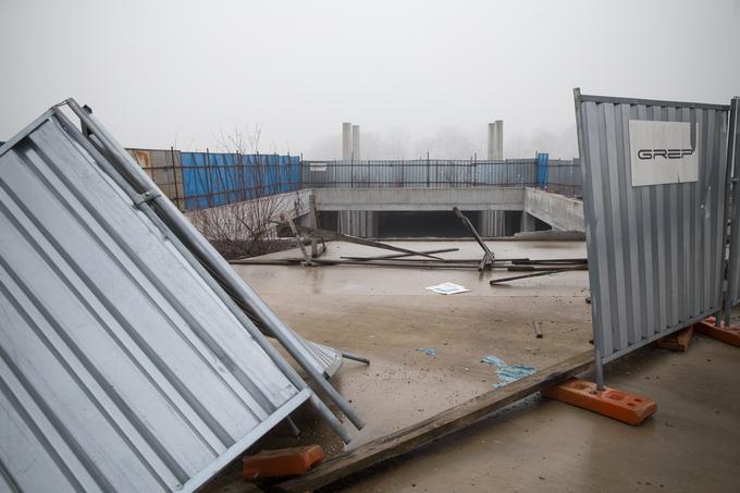 Skoraj deset let po začetku gradnje Stožic je zdaj na pol zgrajeno središče dobilo novega lastnika, Izeta Rastoderja. | Foto: Klemen Korenjak