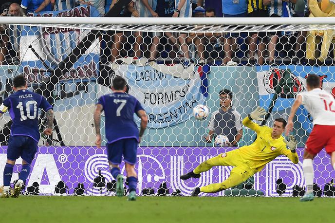 SP Argentina Poljska Messi Szczesny | Wojciech Szczesny je Lionelu Messiju ubranil 11-metrovko. | Foto Reuters