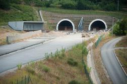 Na vrhuncu turistične sezone predor Markovec spominja na mesto duhov