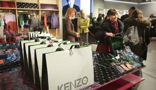 Oboževalci kolekcije Kenzo x H&M so se zapodili po kose #foto #video