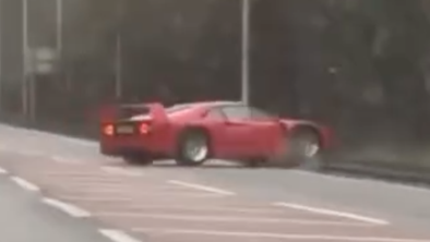 Imel je slab dan: trenutek, ko je razbil dragoceni ferrari F40 #video