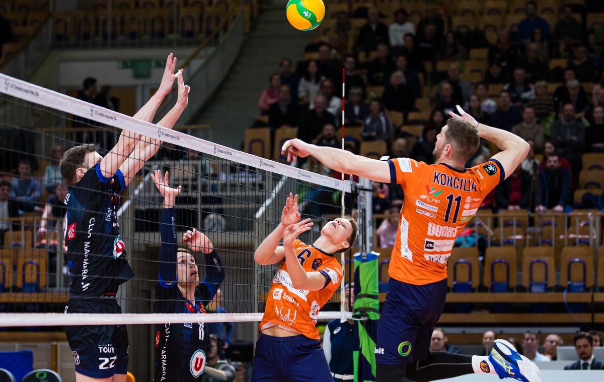 ACH Volley : Tours VB | Odbojkarji ACH Volleyja so z 1:3 izgubili s francoskim Toursom. | Foto Grega Valančič/www.alesfevzer.com