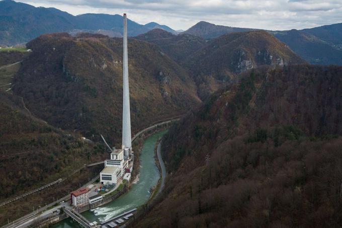 Premog je bil nepogrešljiv tudi pri elektrifikaciji, saj je bil poleg vode glavni energetski vir za elektrarne pred razvojem jedrske energije. Na fotografiji je Termoelektrarna Trbovlje z najvišjim dimnikom v Evropi. 360-metrski trboveljski dimnik je tudi najvišja stavba v Sloveniji. | Foto: Matic Prevc/STA