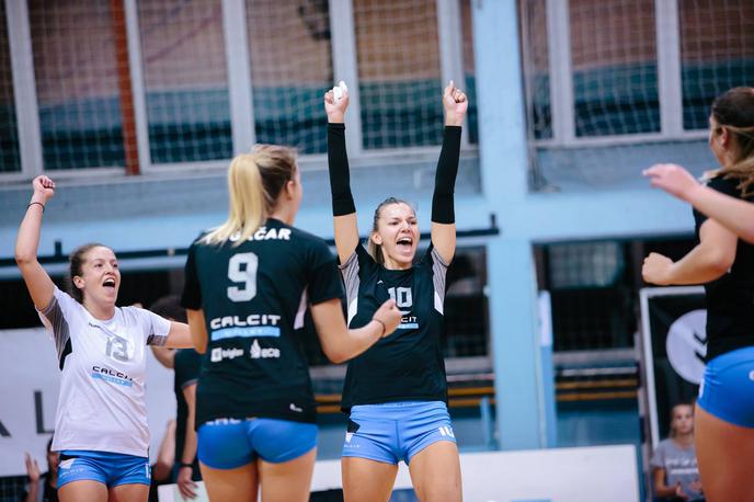 Calcit Volley | Odbojkarice Calcit Volleyja so bile v Puconcih v drugem nizu že v izgubljenem položaju, a so se v končnici izvlekle. | Foto Klemen Brumec