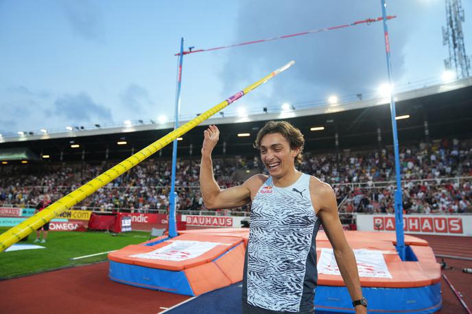 Armand Duplantis | Švedski skakalec s palico Armand Duplantis je na mitingu diamantne lige v Stockholmu postavil nov najboljši rezultat vseh časov na odprtem, potem ko je preskočil 616 centimetrov. | Foto Reuters