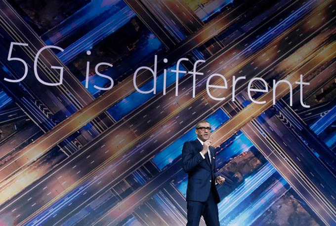 Glavni izvršni direktor družbe Nokia Rajeev Suri je velik del svojega predavanja na letošnjem dogodku Mobile World Congress v Barceloni namenil peti generacije mobilnih komunikacij. | Foto: Reuters