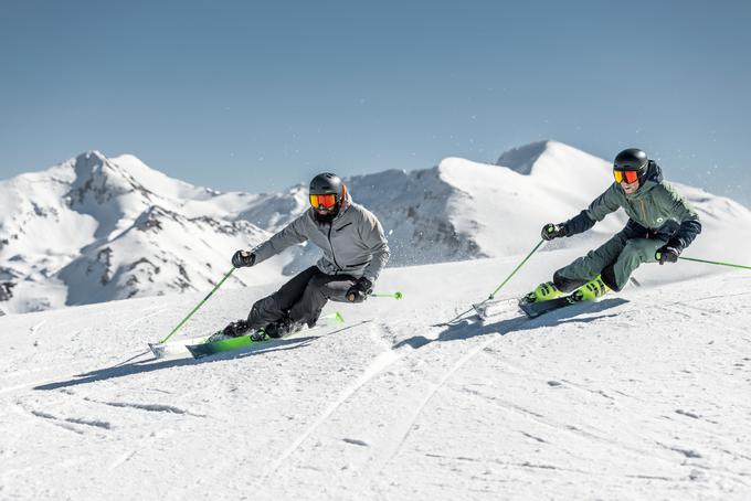 Smuči vrste all mountain so primerne za smučanje po urejenih progah, zunaj smučišč in po grbinah.  | Foto: Elan Media