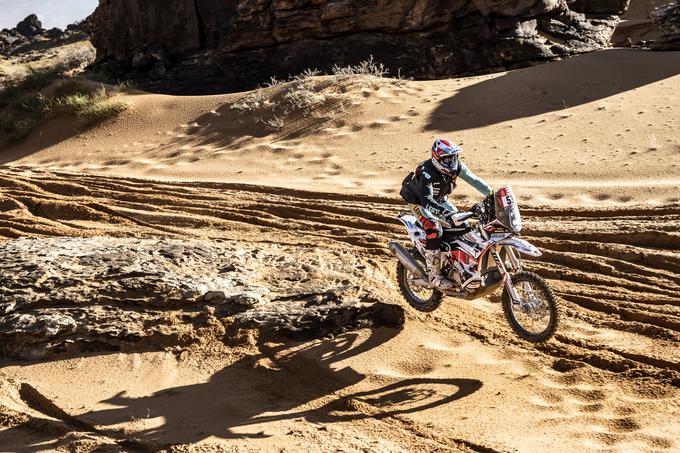 Toni Mulec je z 21. mestom napredoval na 33. mesto v skupni razvrstitvi. Za vodilnim Sandersom zaostaja zdaj tri ure 31 minut in 46 sekund. | Foto: Rally Zone