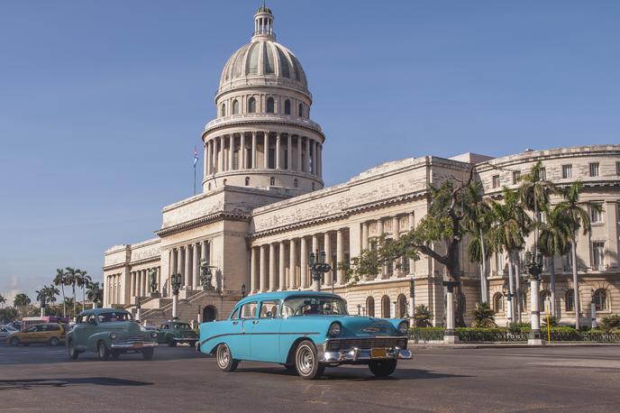 Kuba, Havana | Država pod komunistično oblastjo računa predvsem na oživitev turizma iz Rusije, ki je v letih 2020 in 2021 z mesta največjega vira tujih turistov izrinila Kanado. Kubanski veleposlanik v Moskvi Julio Garmendia je prejšnji teden za ruski časopis Izvestija povedal, da si prizadevajo obnoviti ukinjene letalske povezave do te zime. | Foto Thinkstock