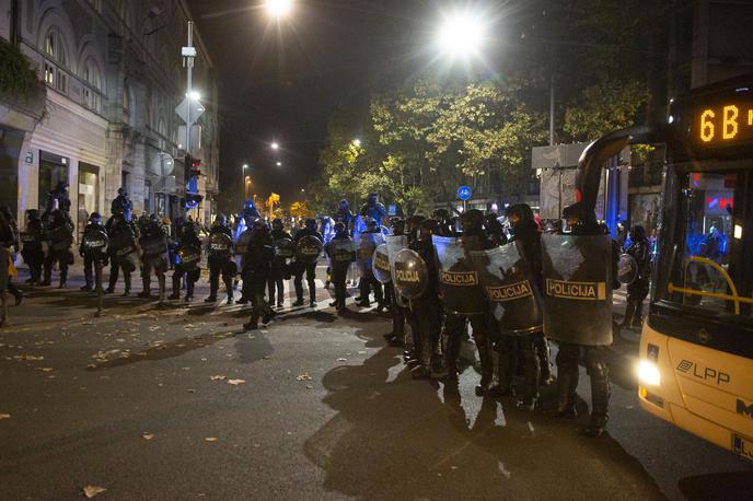 Protesti 20.10.2021 | Gumijaste naboje so novembra 2020 uporabili prvič v zgodovini Slovenije. | Foto Bojan Puhek