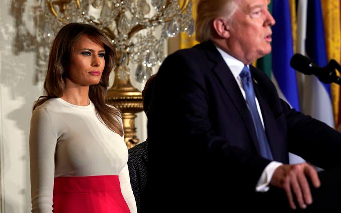 Donald Trump, ki menda po volitvah zaradi slabih izidov nekaterih svojih kandidatov stresa jezo celo nad ženo Melanio, že napada svojega tekmeca DeSantisa. Med drugim mu očita, da je povprečnež in da je nelojalen. Prav tako Trump poudarja, da je na predsedniških volitvah leta 2020 na Floridi dobil milijon več glasov kot DeSantis letos na guvernerskih volitvah. Trump je leta 2020 dobil nekaj več kot 5,6 milijona glasov, DeSantis pa letos nekaj več kot 4,6 milijona. Seveda je treba upoštevati, da je bila na predsedniških volitvah večja volilna udeležba kot na guvernerskih.  | Foto: Reuters