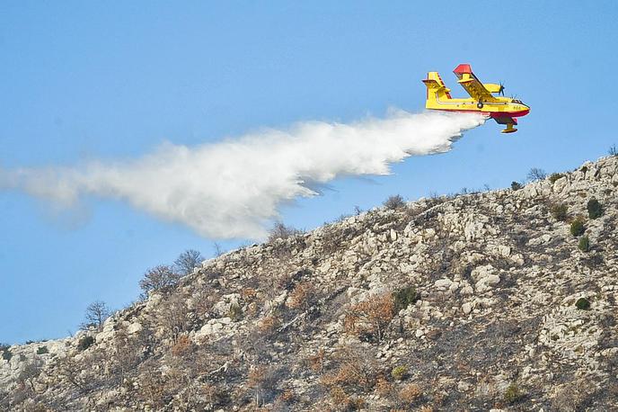 Canadair CL-415 - gašenje z letalom | Foto Jure Gregorčič