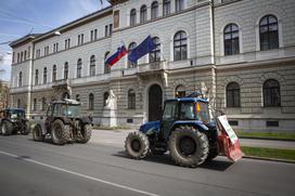 Protestni shod Sindikata kmetov Slovenije. Traktor, kmet, protest.