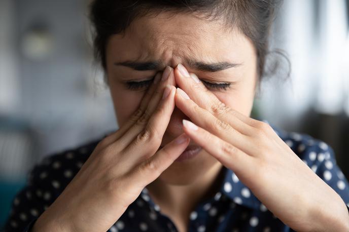 Žalost, depresija, služba, ženska | "Sistem CSD-jev je totalno sesut. Ne zmoremo več, jokamo, doživljamo osebne stiske, živčne zlome," je uporabniku v telefonskem pogovoru zaupala ena od zaposlenih v bežigrajski enoti ljubljanskega centra za socialno delo. | Foto Getty Images