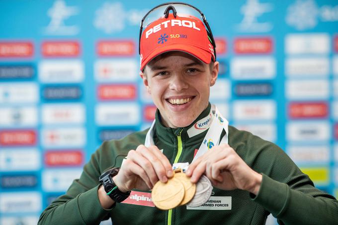 Cisar se je z lanskega mladinskega svetovnega prvenstva na Slovaškem vrnil z dvema zlatima in eno srebrno medaljo. Naslov svetovnega prvaka je osvojil v šprintu in zasledovanju, podprvaka pa kot član štafete s kolegoma Lovrom Plankom in Tonijem Vidmarjem.  | Foto: Vid Ponikvar