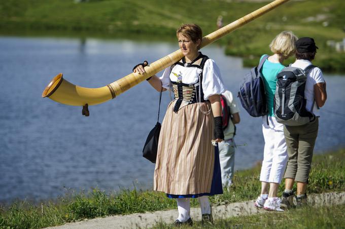 A to še ne pomeni, da bi s prevzemom švicarske davčne zakonodaje vsaka država samoumevno postala nova Švica. Številne vzhodnoevropske država imajo namreč še bolj ugodno davčno zakonodajo (dohodnina in davek na dobiček), s katero sicer uspešno privabljajo tuje vlagatelje, a še dolgo ne bodo, če sploh kdaj, dohitele bogate alpske države.  | Foto: Getty Images