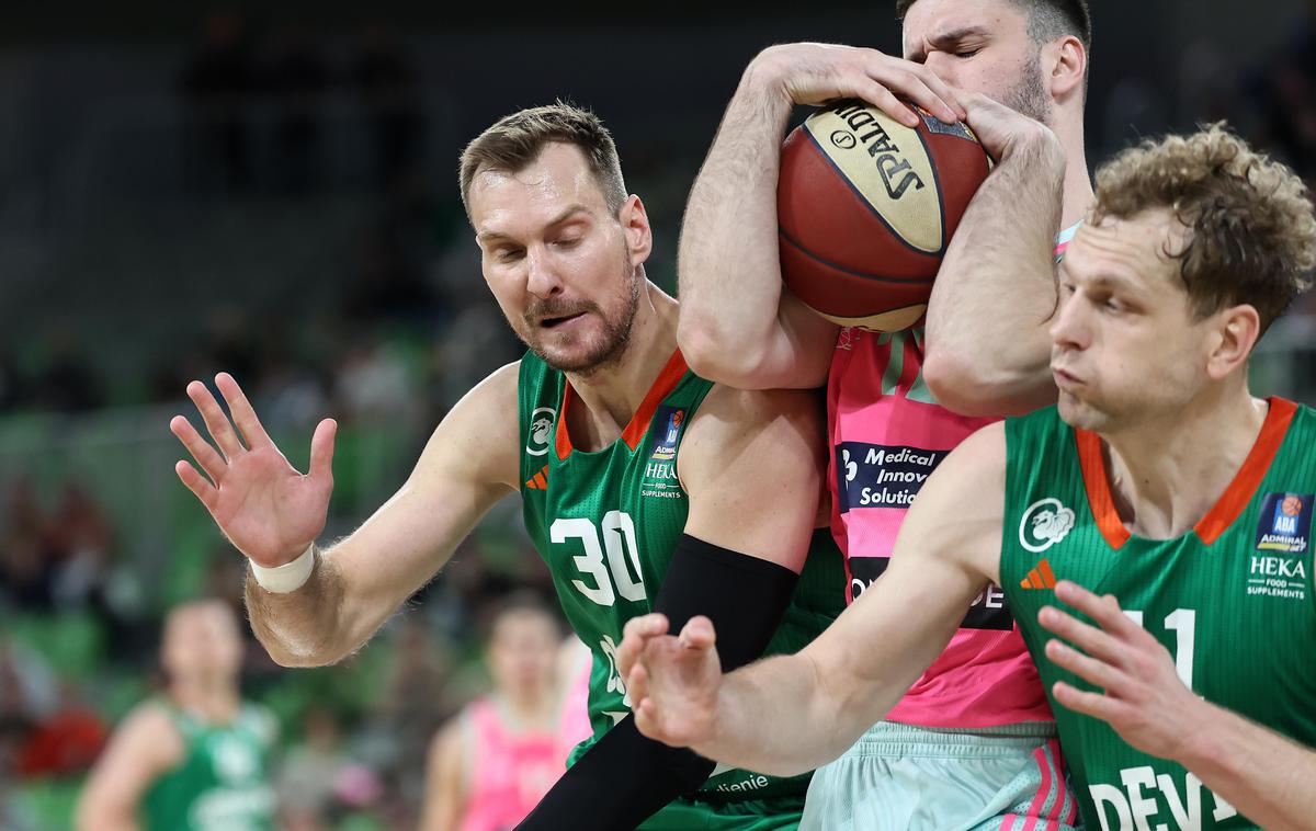 Cedevita Olimpija : Mega | Cedevita Olimpija je izgubila tudi drugo četrtfinalno tekmo lige ABA in končala sezono v tem tekmovanju. | Foto www.alesfevzer.com