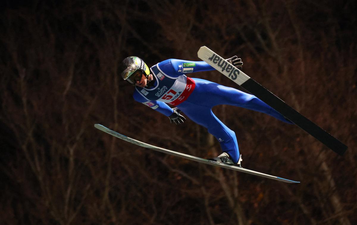 Wisla Peter Prevc | Peter Prevc je v težkih vetrovnih pogojih po prvi seriji peti. | Foto Reuters