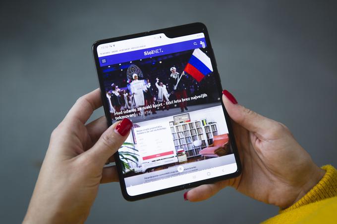 Prostorsko razkošje notranjega velikega zaslona pametnega telefona Samsung Galaxy Fold | Foto: Bojan Puhek