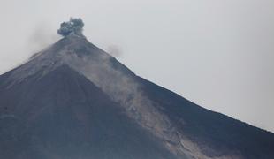 Vanuatu iz strahu pred vulkanom znova evakuiral celoten otok