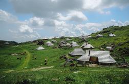 Na Veliki planini od danes plačljivo parkiranje